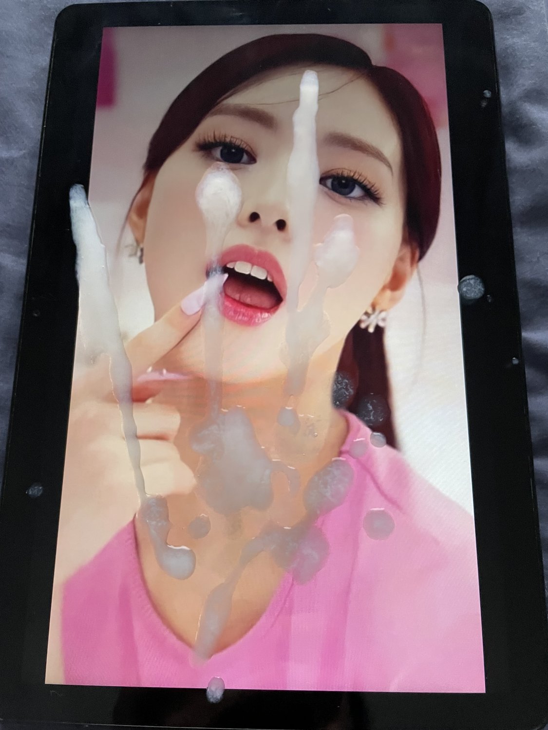 EsCNBozu Itzy Yuna Kpop Cum Tribute 01.jpg